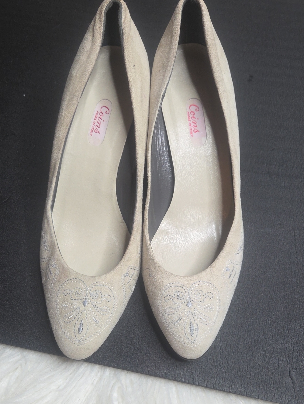 Vintage Made In ITALY Women's Cream SUEDE Embordiered Shoes Sz 9